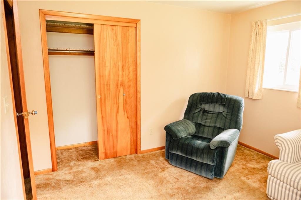 608 Edgewood Drive Apollo, PA 15613 - Photo 21 of 40 a living room with furniture and a gate