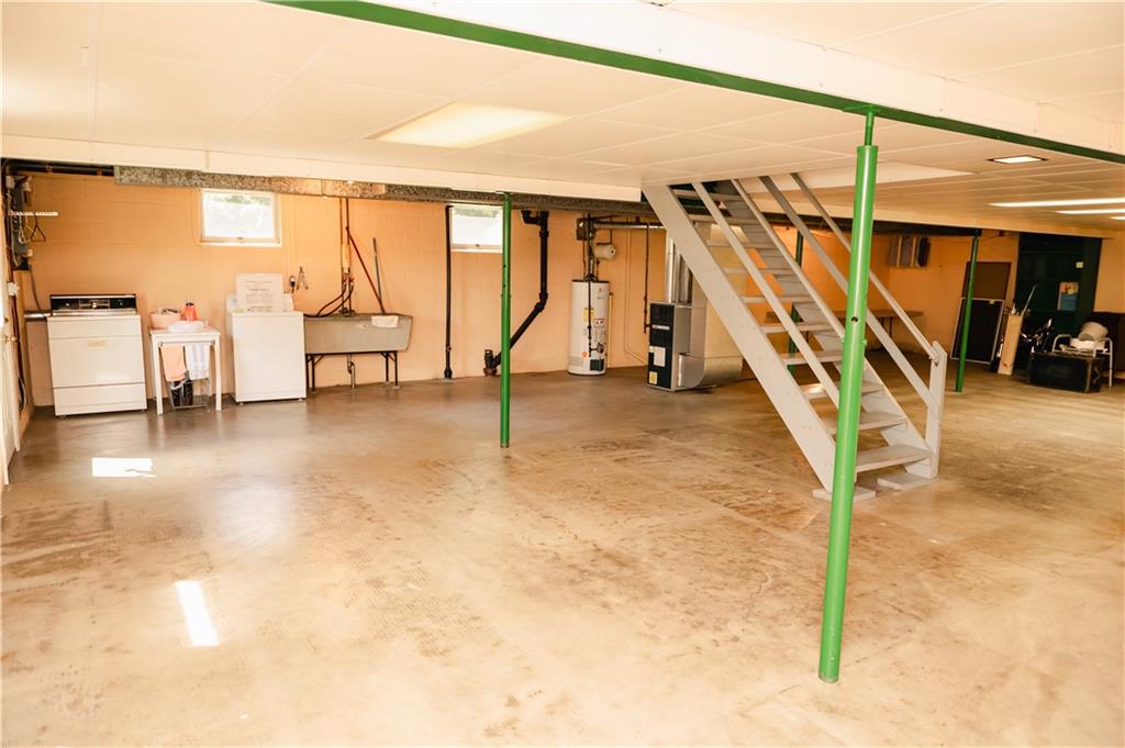 608 Edgewood Drive Apollo, PA 15613 - Photo 34 of 40 a view of an empty room