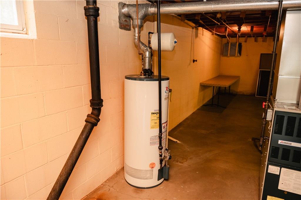 608 Edgewood Drive Apollo, PA 15613 - Photo 37 of 40 a view of a room with gym equipment