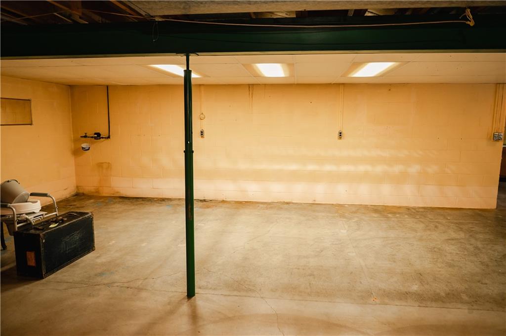 608 Edgewood Drive Apollo, PA 15613 - Photo 40 of 40 a view of a room with an empty room