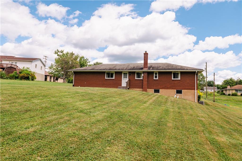 608 Edgewood Drive Apollo, PA 15613 - Photo 4 of 40 a front view of a house with a garden