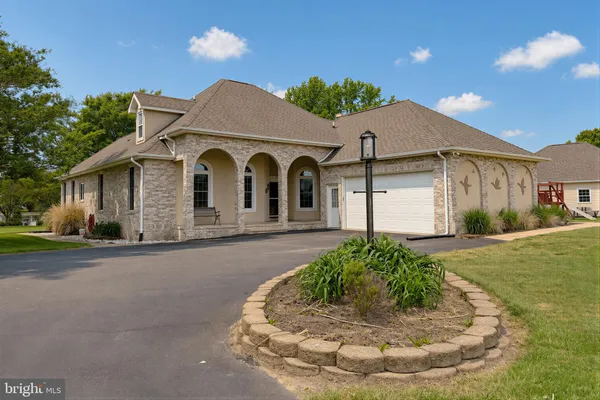 $949,900 | 21045 Oakland Hall Road, Avenue, MD 20609