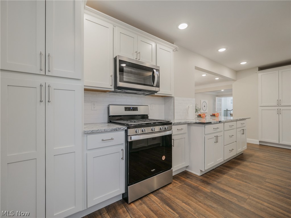 3232 Berkeley Road Cleveland, OH 44118 - Photo 11 of 33 Kitchen