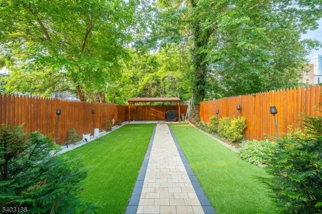 $1,400,000 | 162 Glenwood Avenue, Unit 3, Jersey City, NJ 07306