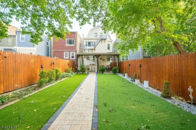 $1,400,000 | 162 Glenwood Avenue, Unit 3, Jersey City, NJ 07306