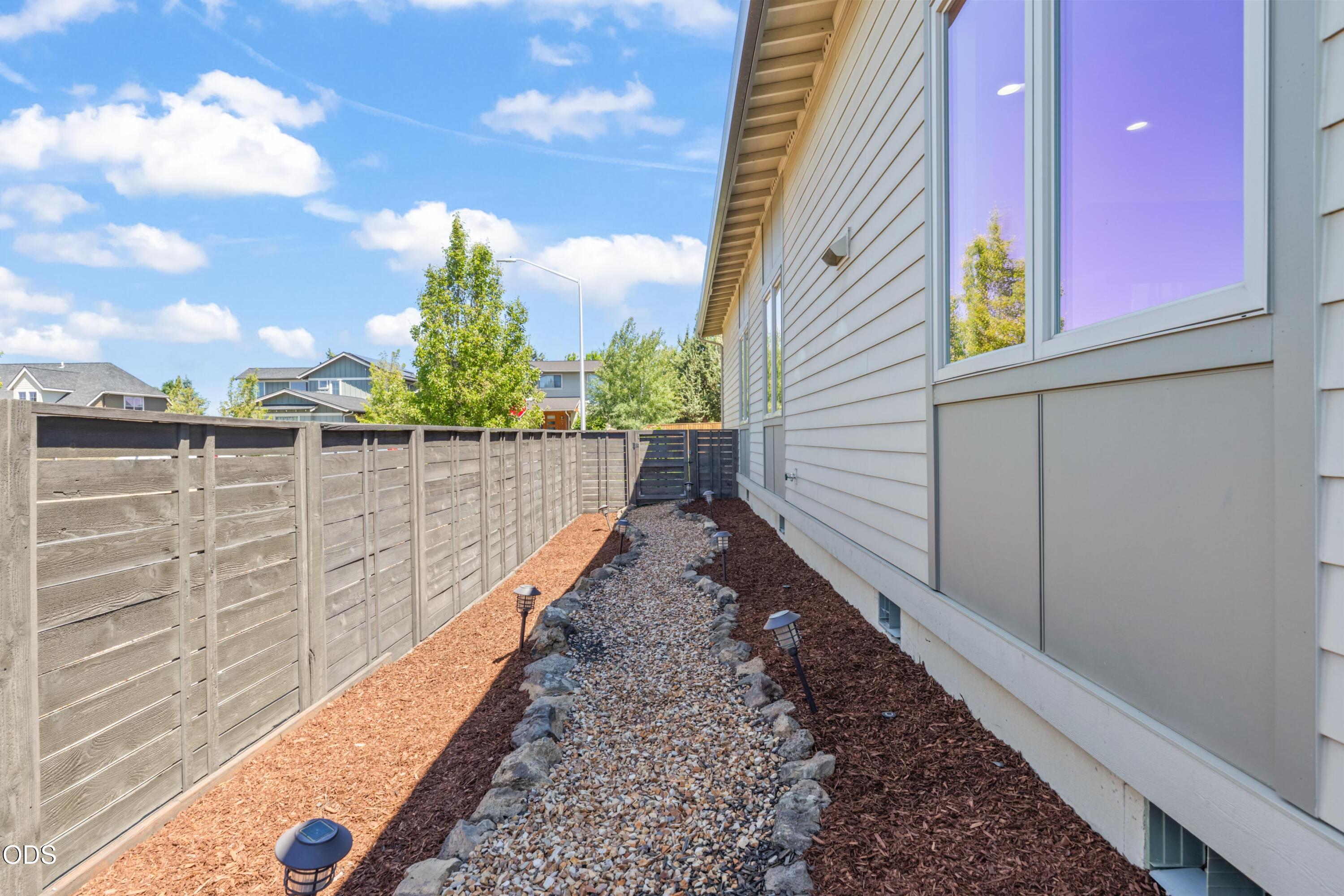 63177 Iner Loop Bend, OR 97701 - Photo 32 of 39