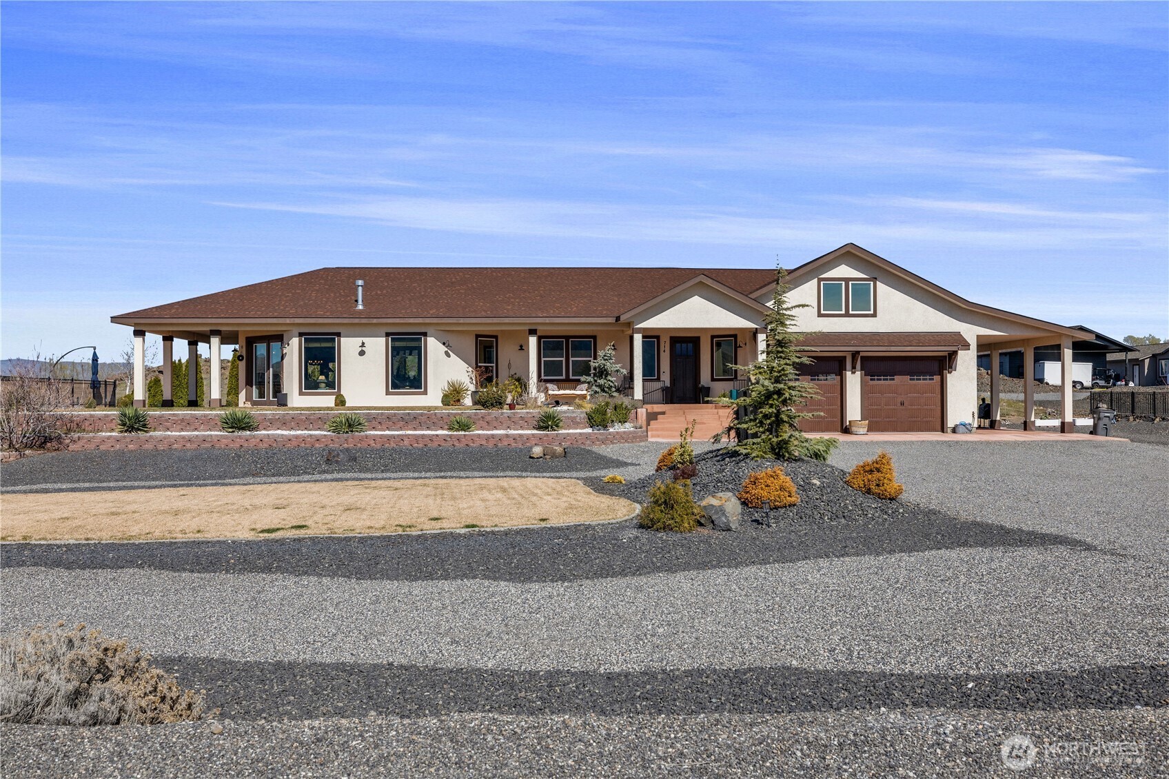 714 Sunset Boulevard Mattawa, WA 99349 - Photo 2 of 40 front view of a house with a yard