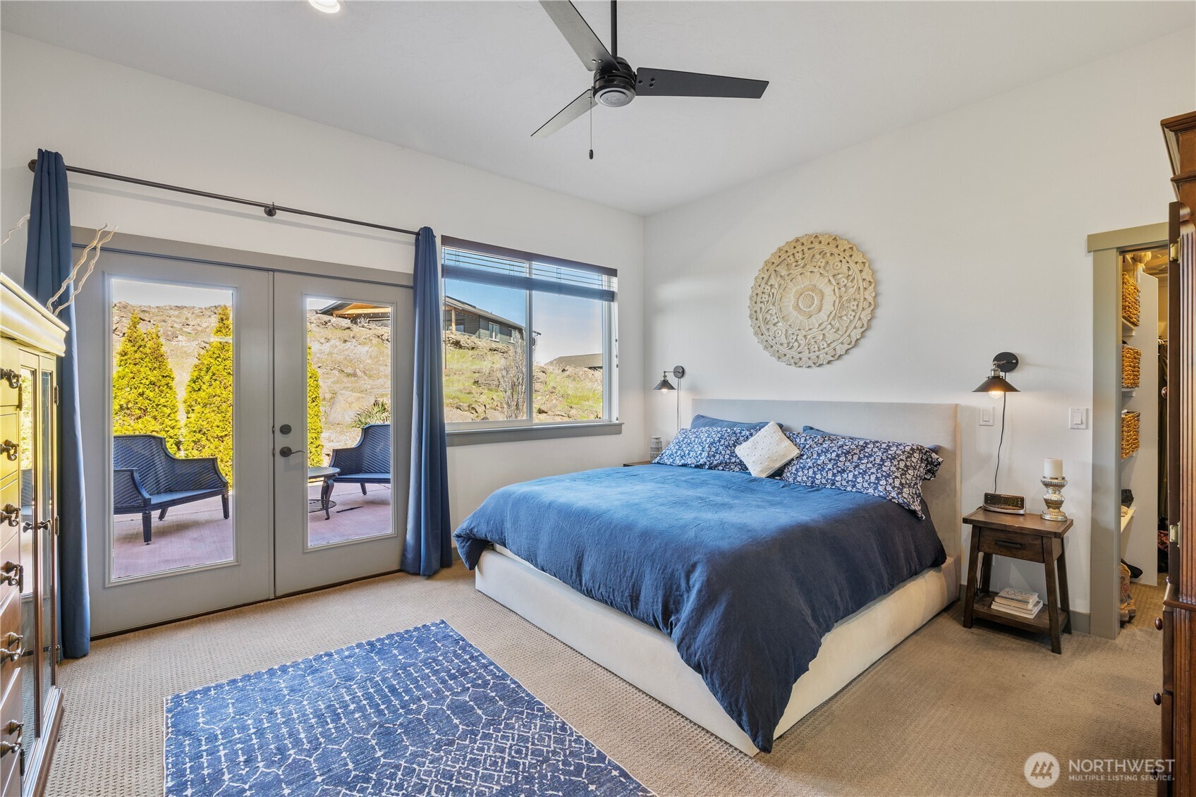 714 Sunset Boulevard Mattawa, WA 99349 - Photo 21 of 40 a bedroom with a large bed and a chandelier