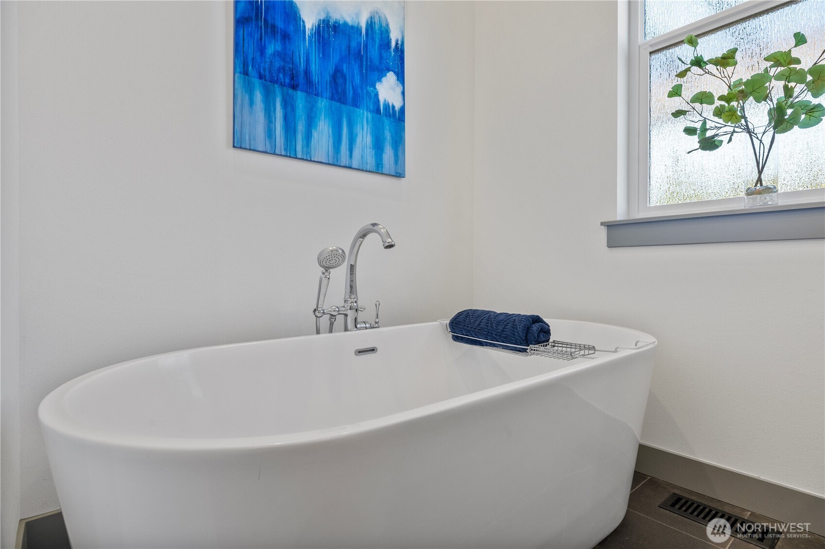 714 Sunset Boulevard Mattawa, WA 99349 - Photo 26 of 40 a bathroom with a bathtub
