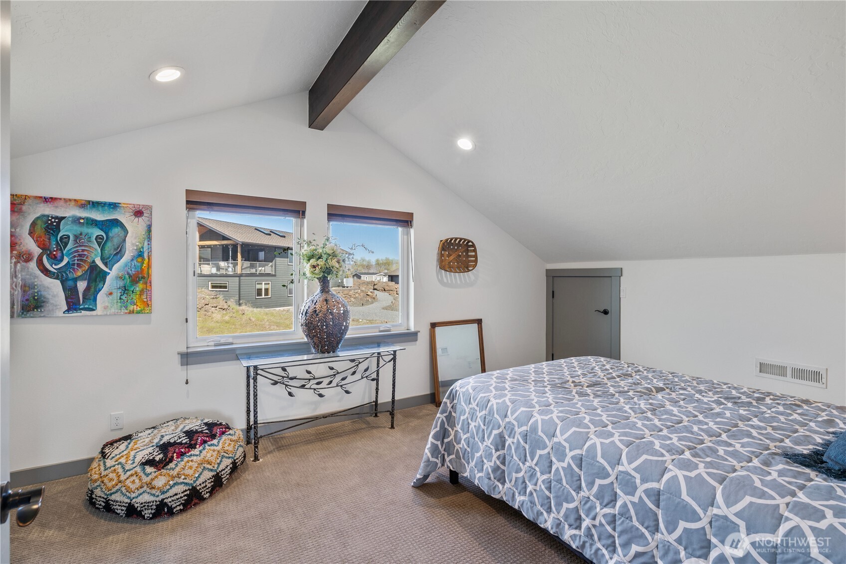 714 Sunset Boulevard Mattawa, WA 99349 - Photo 29 of 40 a bedroom with a bed and dresser