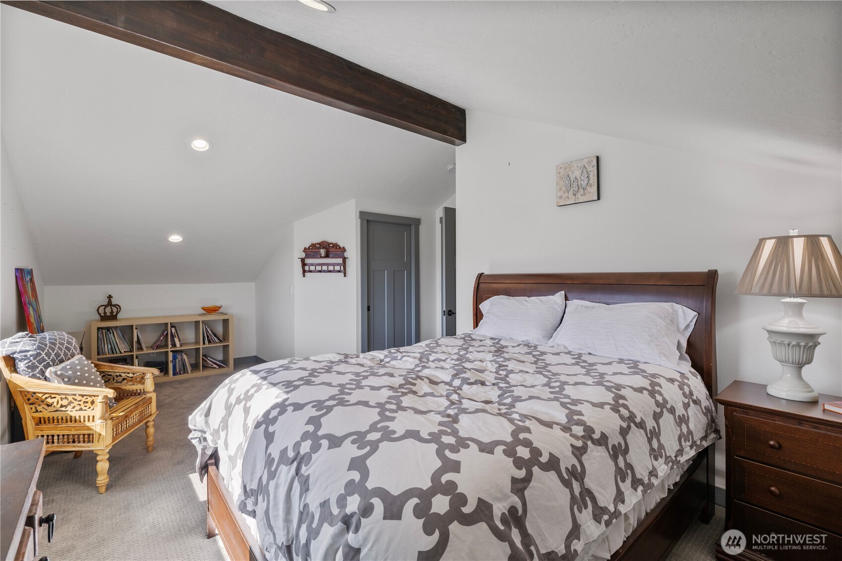 714 Sunset Boulevard Mattawa, WA 99349 - Photo 33 of 40 a bedroom with a bed and chair