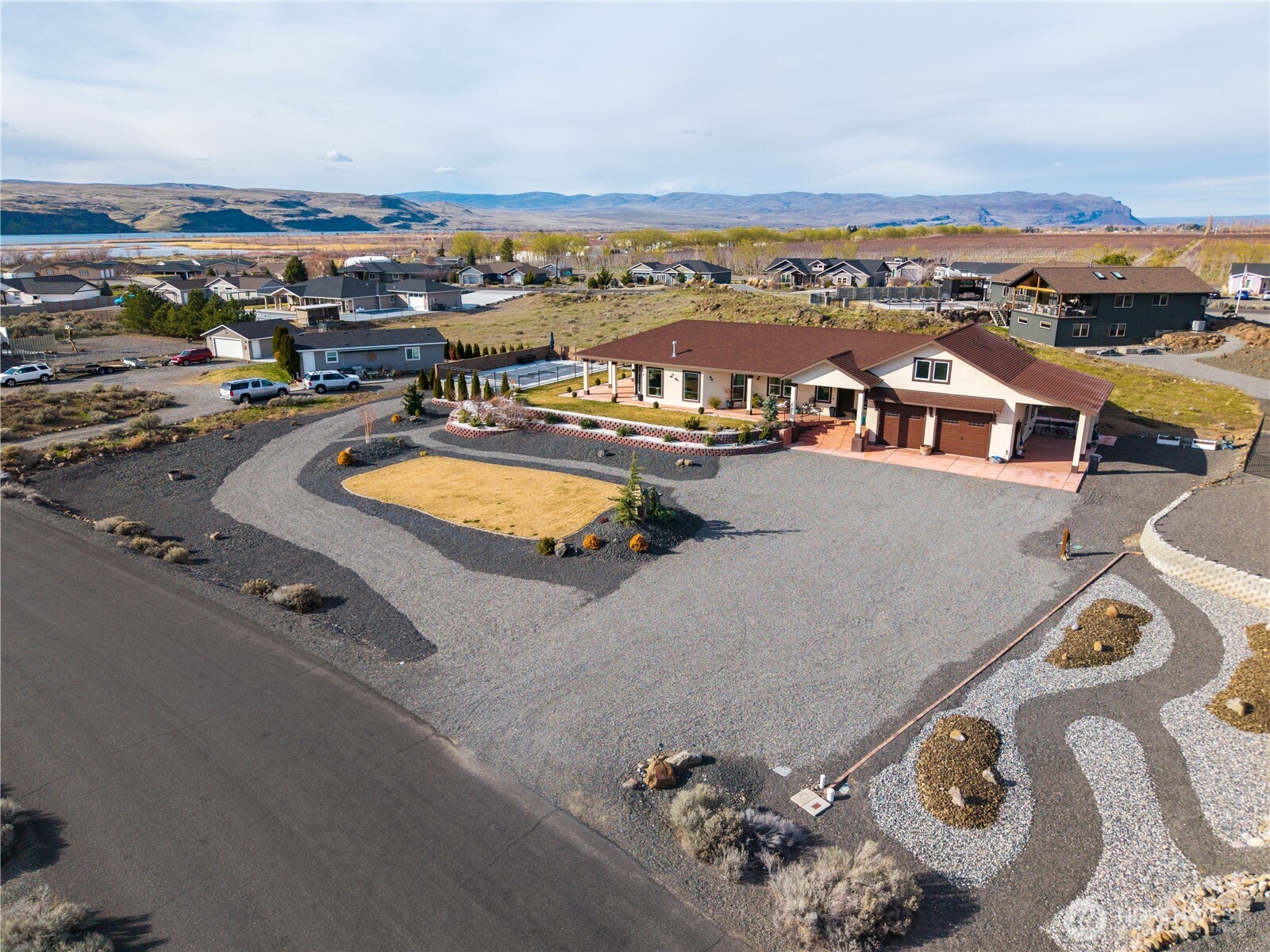 714 Sunset Boulevard Mattawa, WA 99349 - Photo 38 of 40 an aerial view of residential house with outdoor space