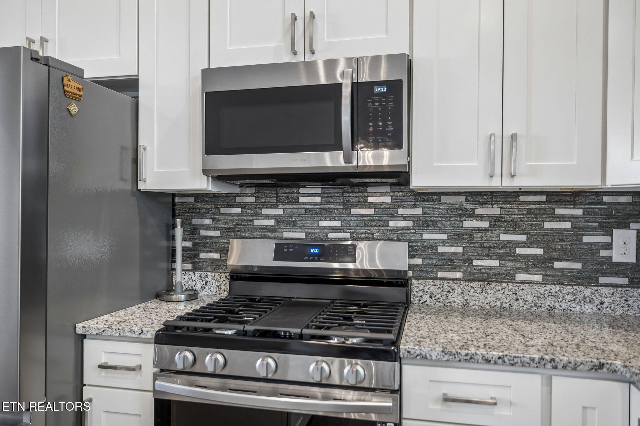 135 Country Way Road Vonore, TN 37885 - Photo 16 of 49 gas stove