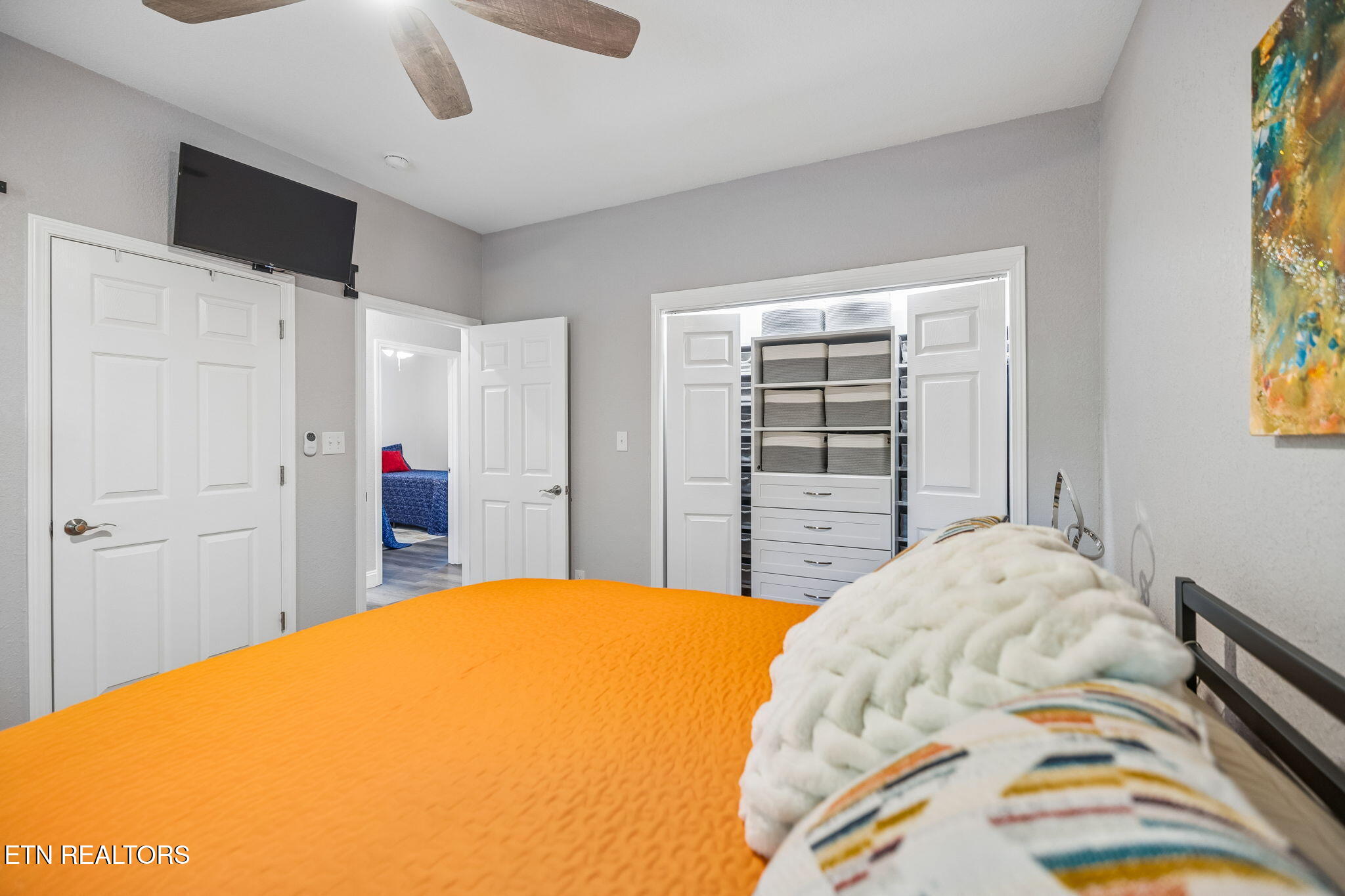 135 Country Way Road Vonore, TN 37885 - Photo 18 of 49 Primary closet