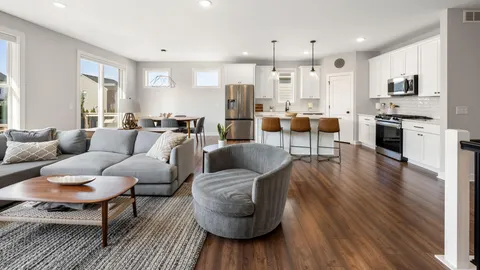 $700,000 | 10811 40th Street North, Lake Elmo, MN 55042