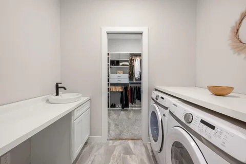 $700,000 | 10811 40th Street North, Lake Elmo, MN 55042