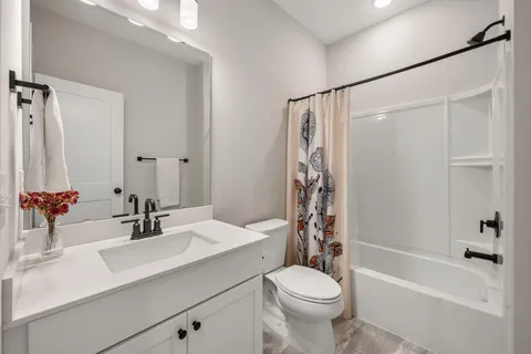 $690,000 | 10811 40th Street North, Lake Elmo, MN 55042