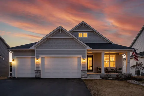 $700,000 | 10811 40th Street North, Lake Elmo, MN 55042