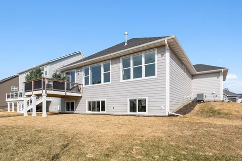 $690,000 | 10811 40th Street North, Lake Elmo, MN 55042