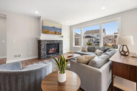 $700,000 | 10811 40th Street North, Lake Elmo, MN 55042