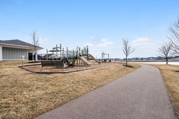 $690,000 | 10811 40th Street North, Lake Elmo, MN 55042