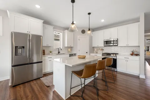 $690,000 | 10811 40th Street North, Lake Elmo, MN 55042