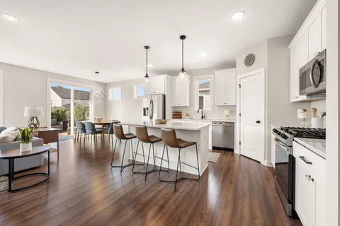 $700,000 | 10811 40th Street North, Lake Elmo, MN 55042