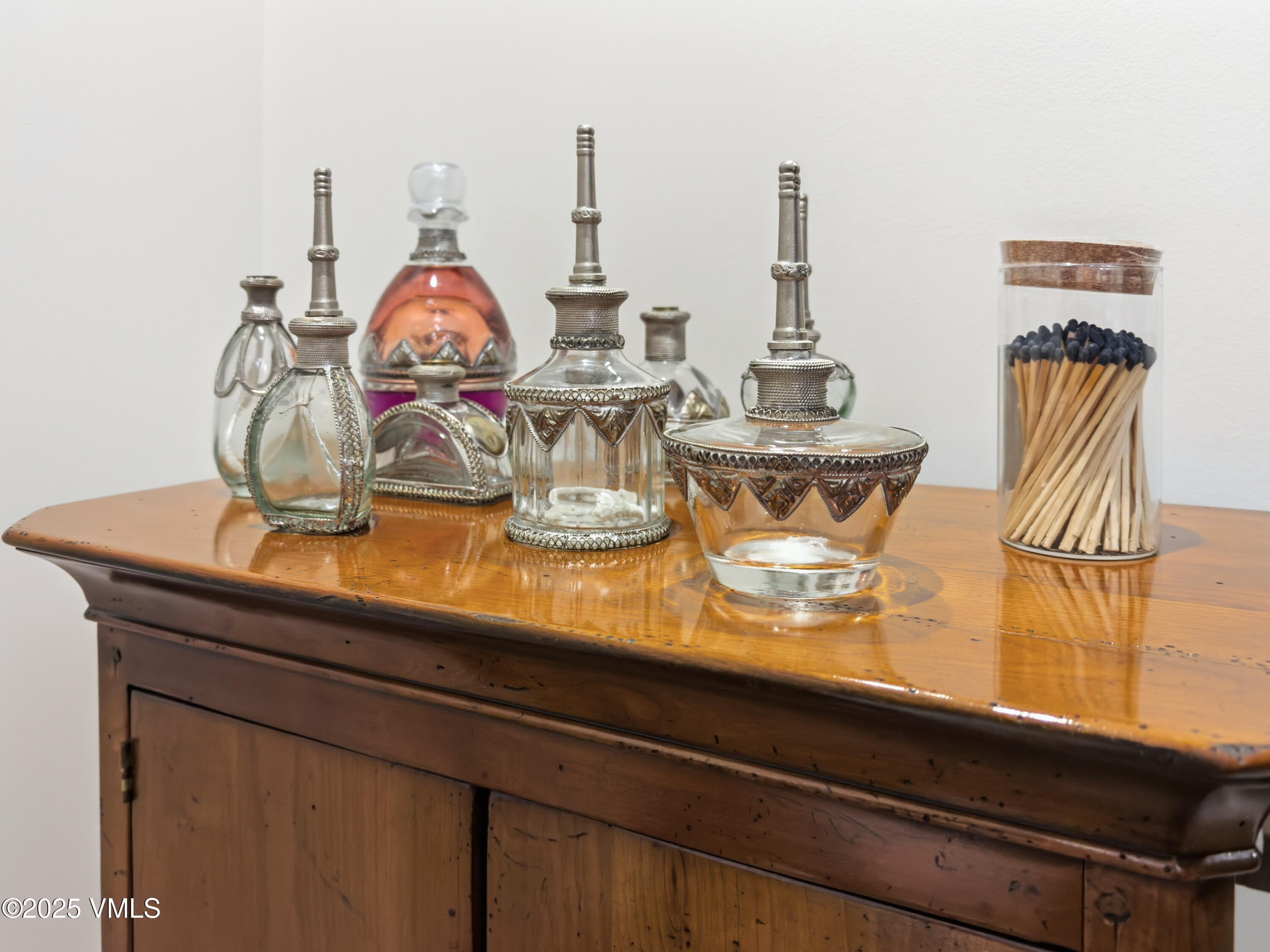 701 West Lionshead Circle, Unit E307 Vail, CO 81657 - Photo 17 of 36 Bar