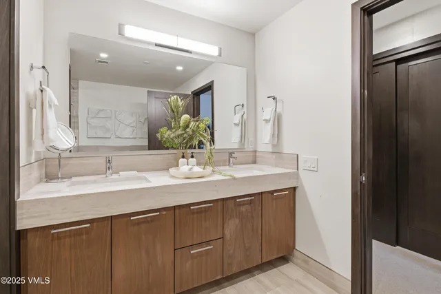 $935,000 | 701 West Lionshead Circle, Unit E307, Vail, CO 81657