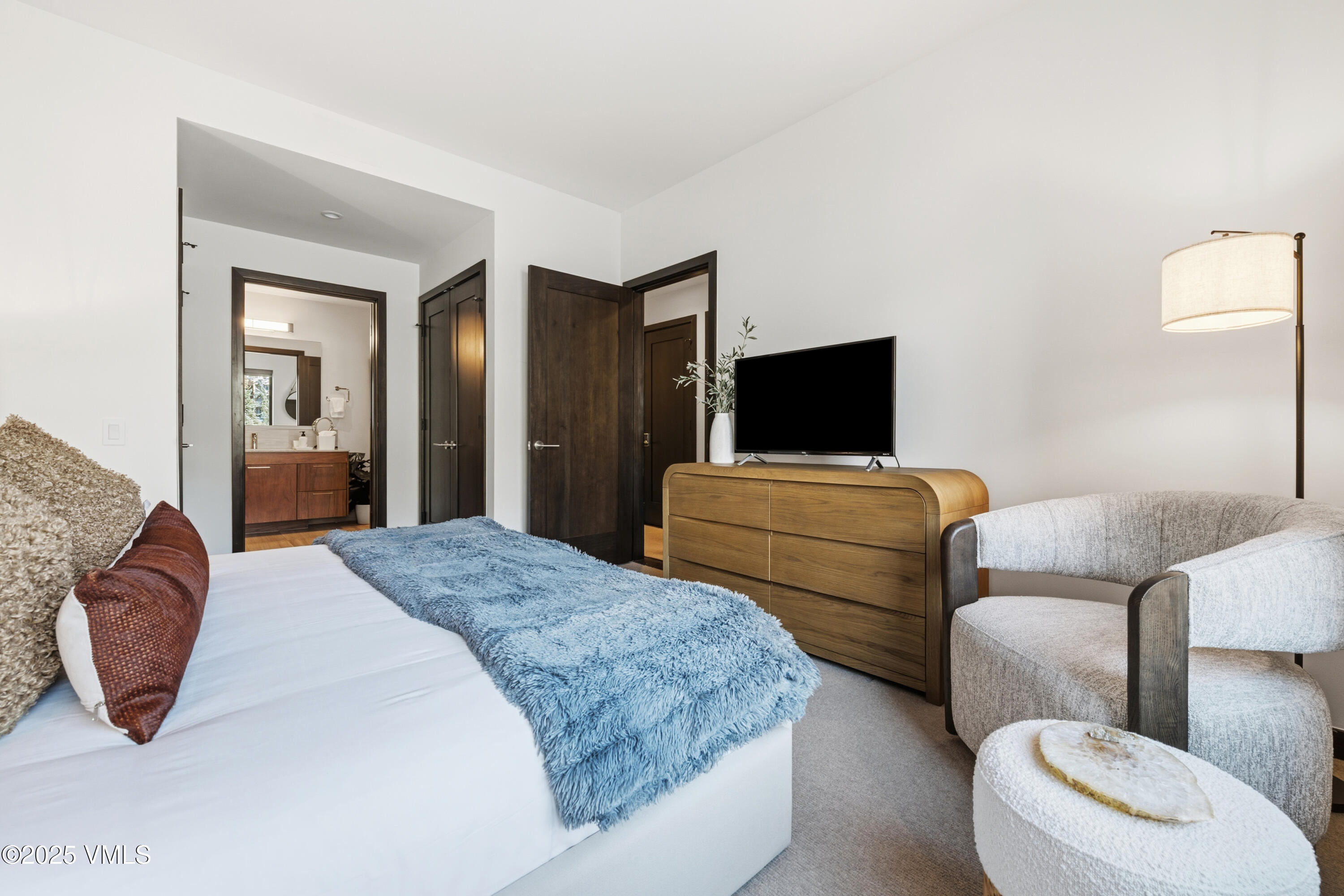 701 West Lionshead Circle, Unit E307 Vail, CO 81657 - Photo 28 of 36 Guest Suite