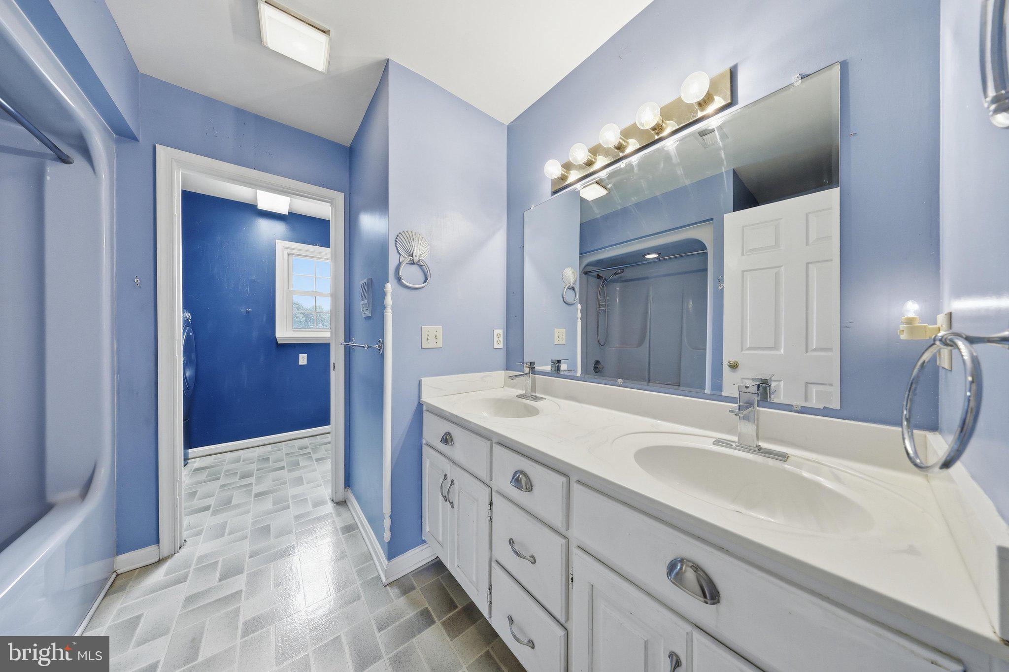 325 East Mountain Road Knoxville, MD 21758 - Photo 34 of 54 Hall Bathroom