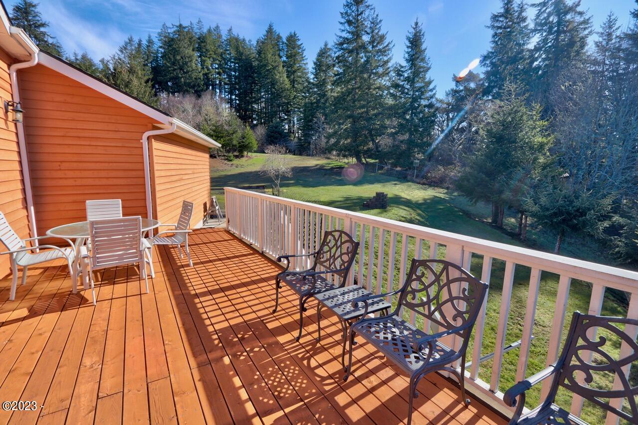 7555 Yaquina Bay Road Newport, OR 97365 - Photo 19 of 54 Deck
