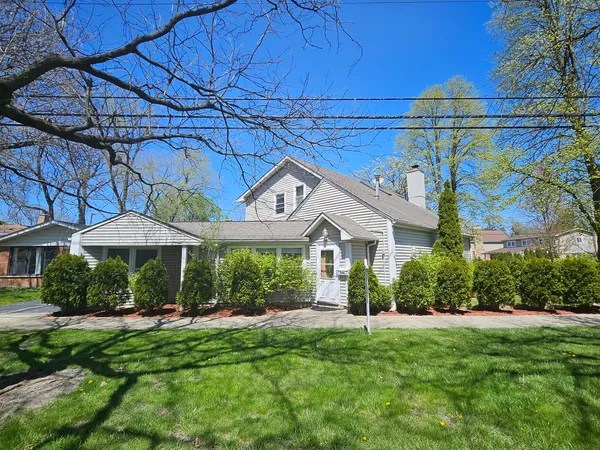 $4,900 | 808 Indian Road, Glenview, IL 60025