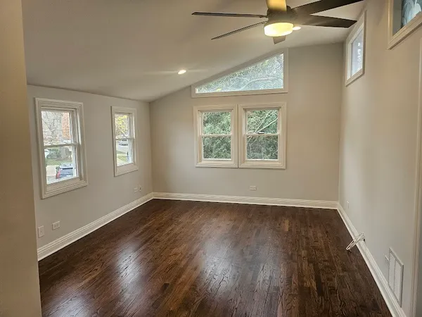 $4,900 | 808 Indian Road, Glenview, IL 60025