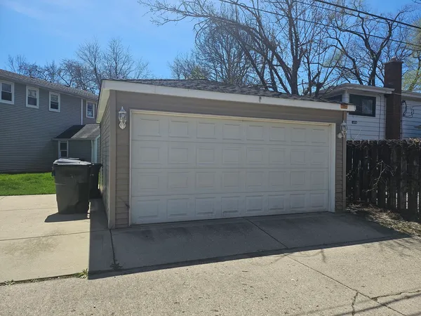 $4,900 | 808 Indian Road, Glenview, IL 60025