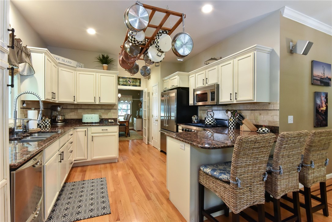 424 Wickford Point Road North Kingstown, RI 02852 - Photo 6 of 32 Gallery Image 6