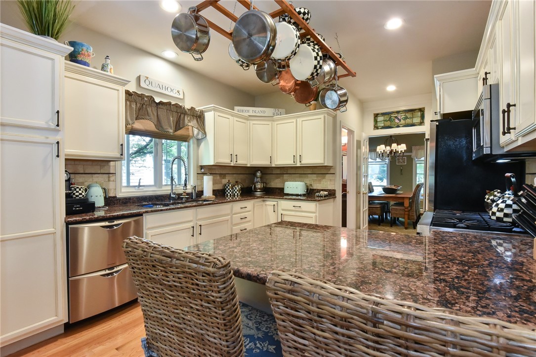 424 Wickford Point Road North Kingstown, RI 02852 - Photo 7 of 32 Gallery Image 7
