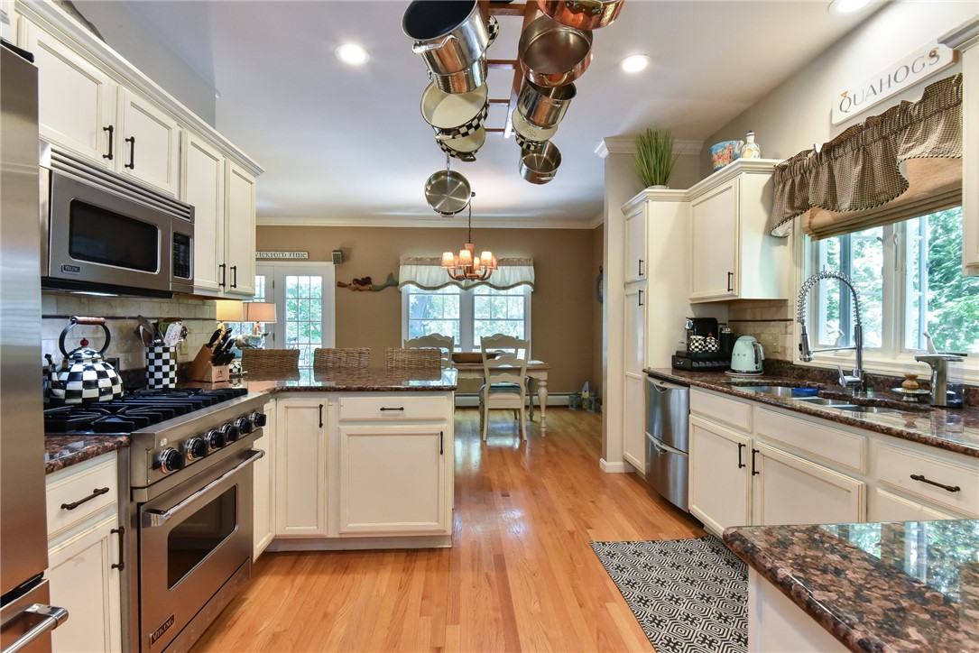 424 Wickford Point Road North Kingstown, RI 02852 - Photo 8 of 32 Gallery Image 8