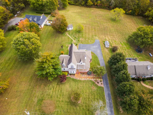 a view of residential houses with outdoor space