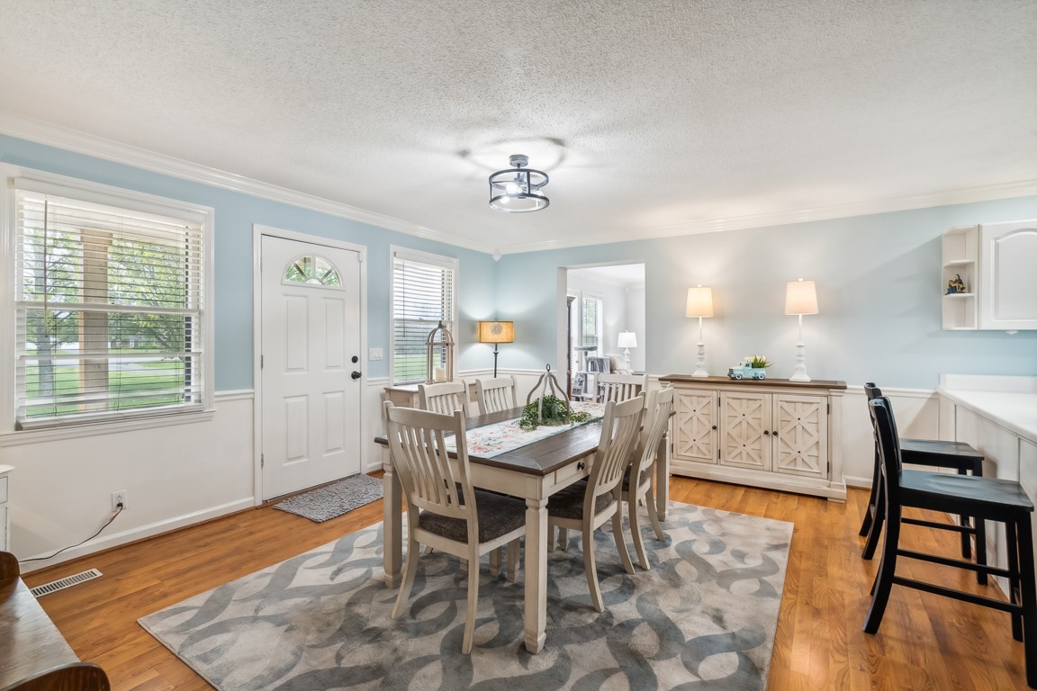 2752 Thompson Road Murfreesboro, TN 37128 - Photo 5 of 32 Freshly painted and updated Kitchen and Dining space.