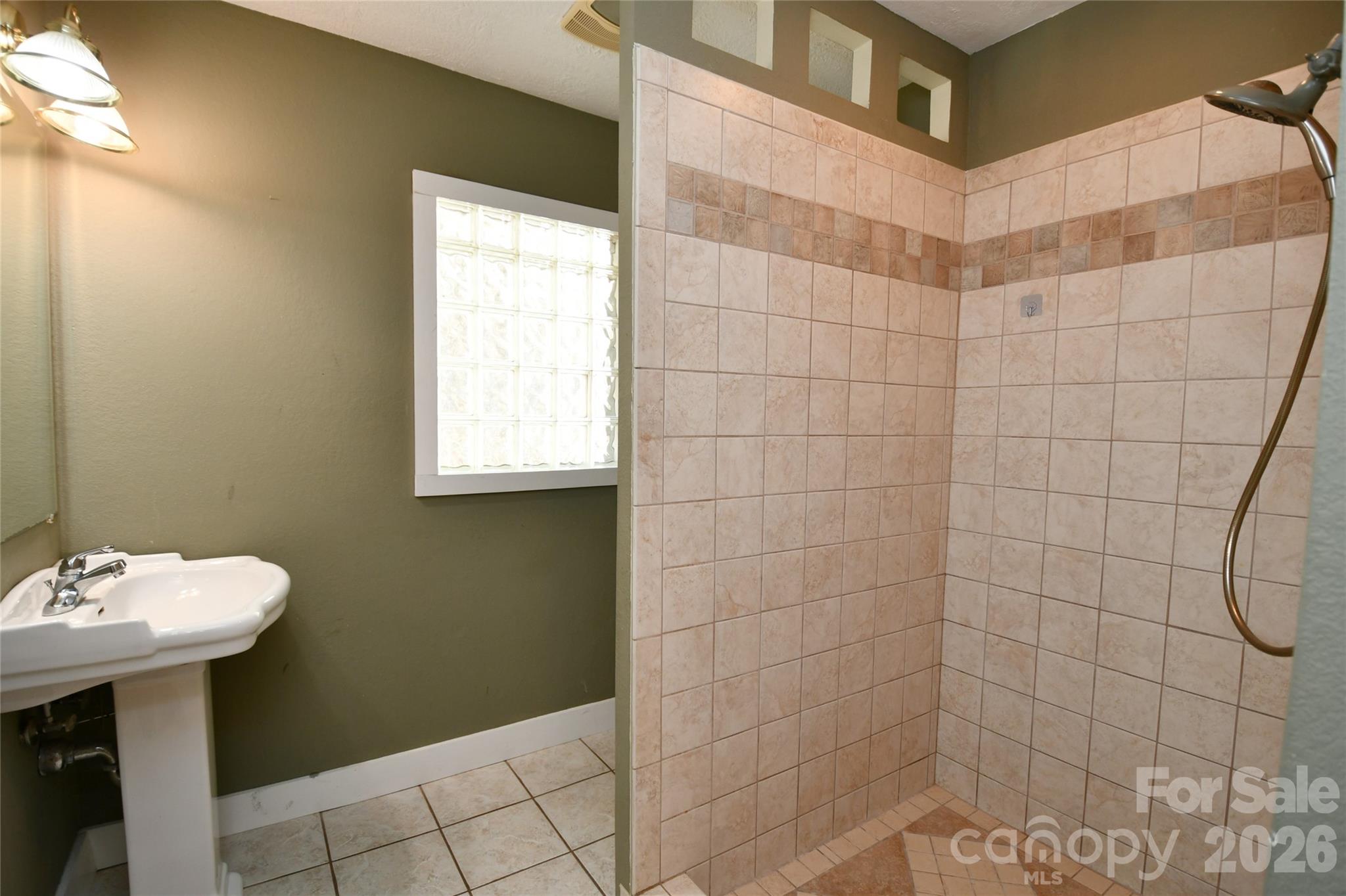 477 West Ridge Drive Burnsville, NC 28714 - Photo 31 of 48 a bathroom with a sink a toilet and shower