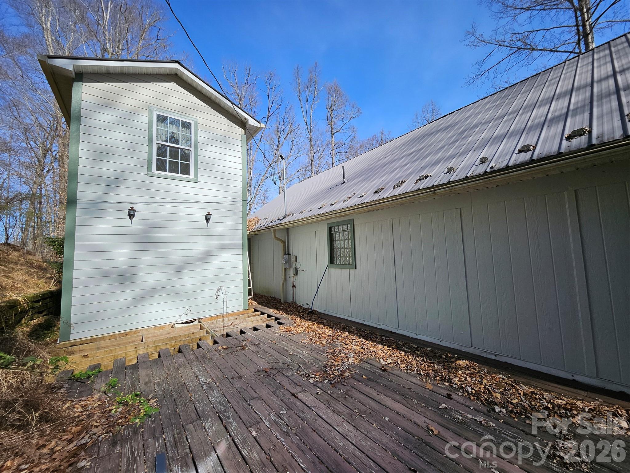 477 West Ridge Drive Burnsville, NC 28714 - Photo 46 of 48 a backyard of a house