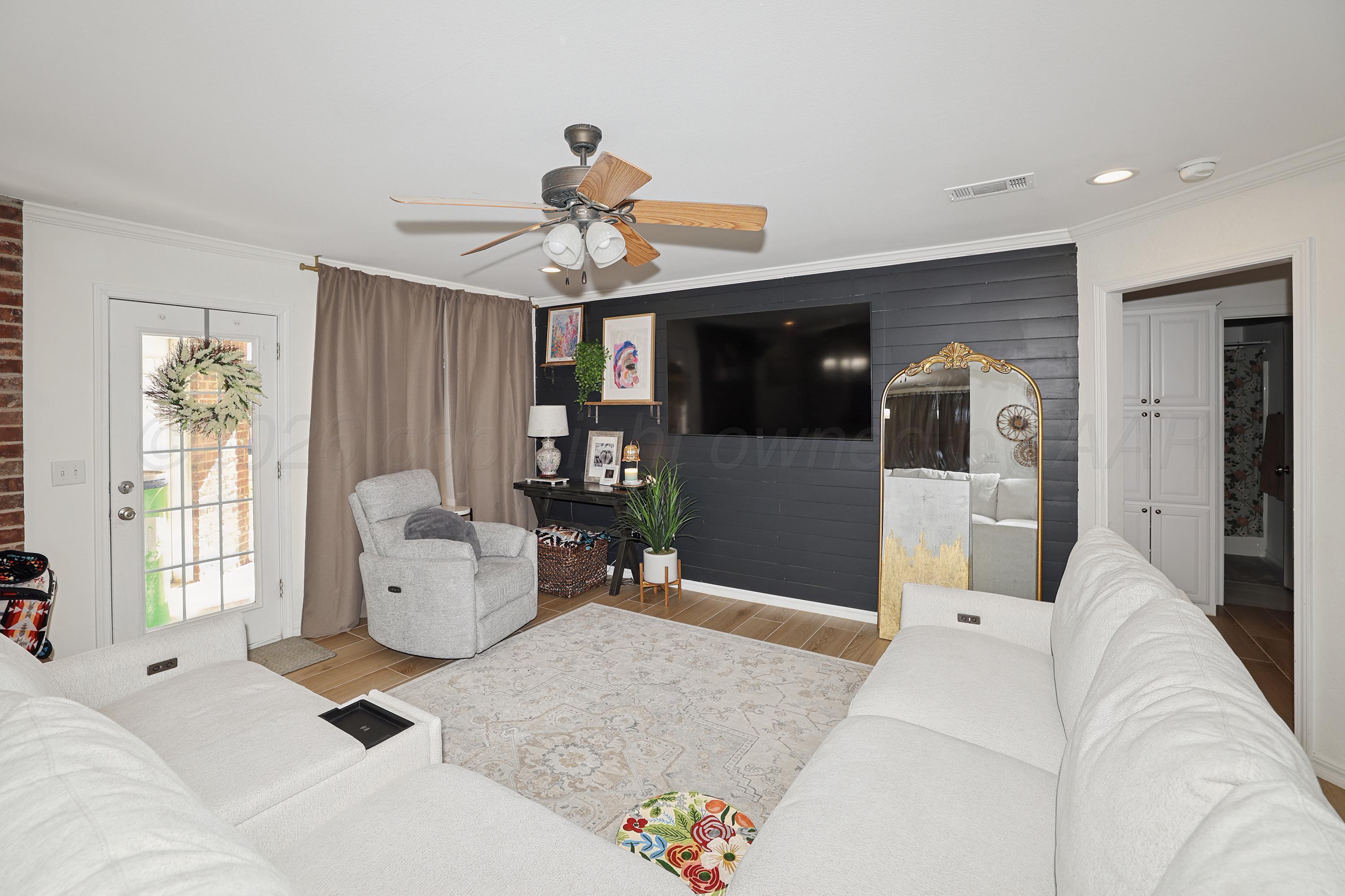 1401 Southwest 61st Avenue Amarillo, TX 79118 - Photo 2 of 31 4-Living Area