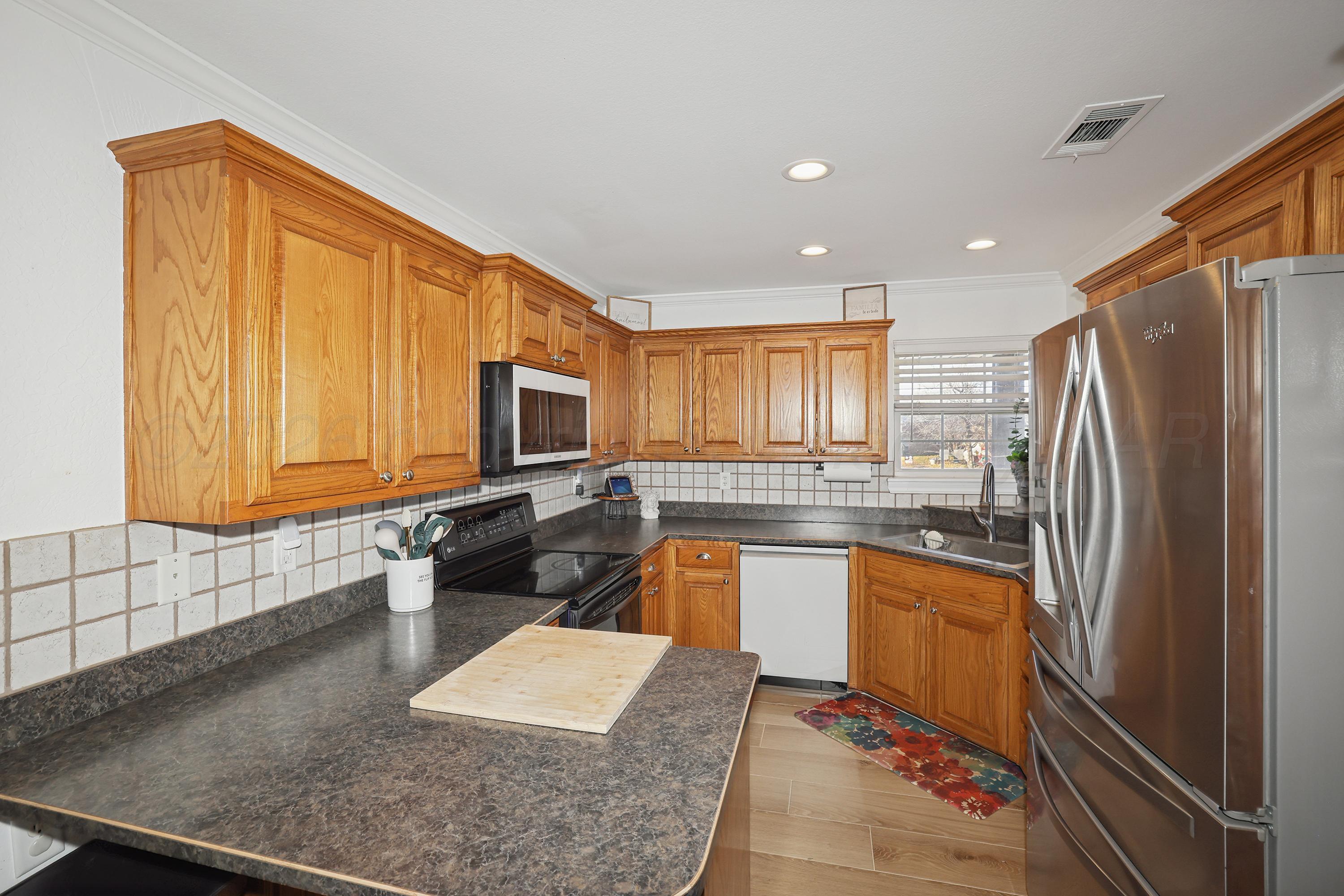 1401 Southwest 61st Avenue Amarillo, TX 79118 - Photo 3 of 31 8-Kitchen