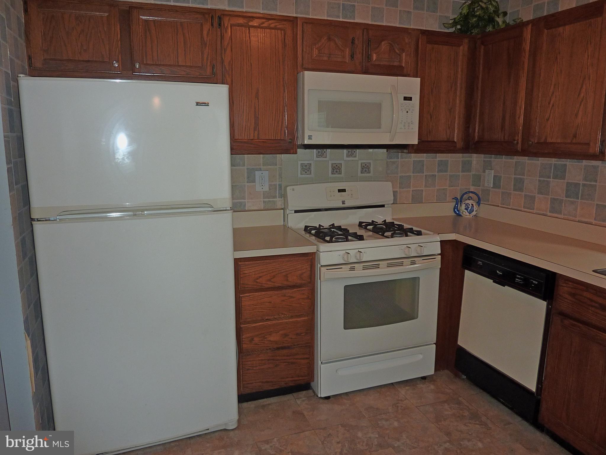 1026 Rafter Road Jeffersonville, PA 19403 - Photo 3 of 27 KItchen-Fridge, Gas Range, Built-in Microwave,DW