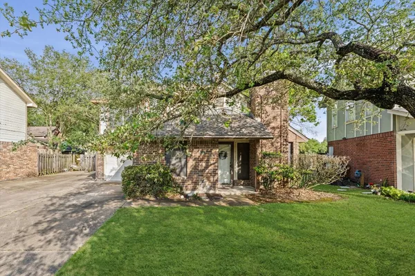 $1,700 | 25 Regency Lane, Houston, TX 77088