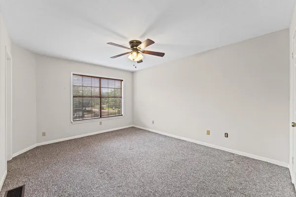 $1,700 | 25 Regency Lane, Houston, TX 77088