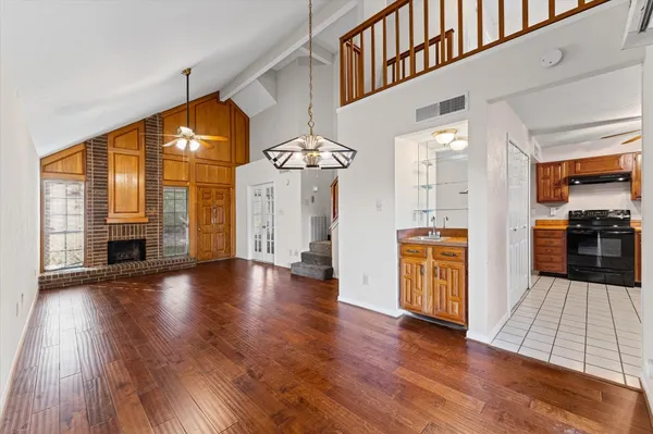 $1,700 | 25 Regency Lane, Houston, TX 77088