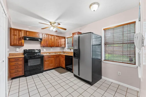 $1,700 | 25 Regency Lane, Houston, TX 77088