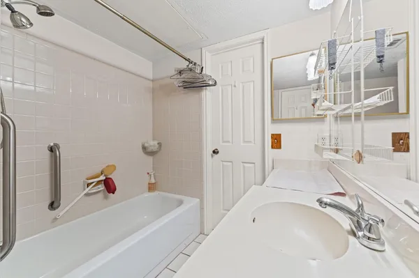 $1,700 | 25 Regency Lane, Houston, TX 77088